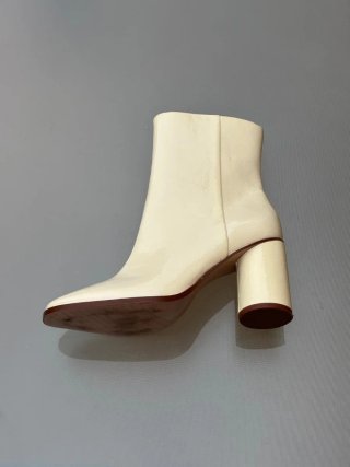 Botines tacón beige elegantes
