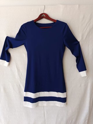 Vestido azul y blanco manga larga