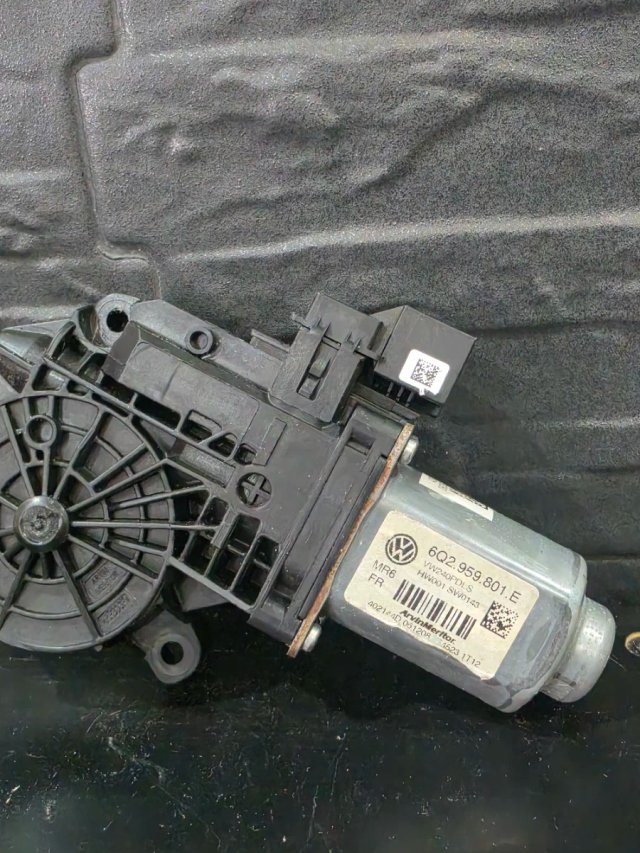 Motor Elevalunas D.D. VW Polo 6Q2959801E