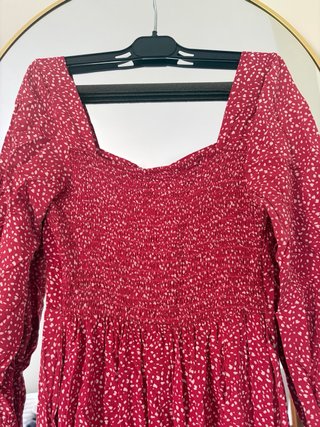 Vestido largo rojo con motitas blancas