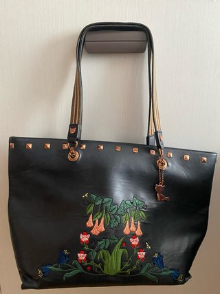 Bolso negro grande bordado