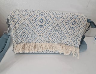 Bolso con Flecos y Estampado Geométrico
