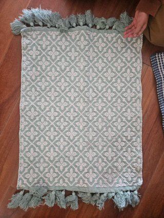 Alfombra de baño con flecos. 54x72cm