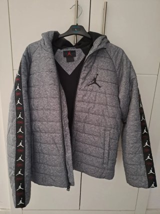 Chaqueta Acolchad. Nike Air Jordan-COMO NUEVA-175C