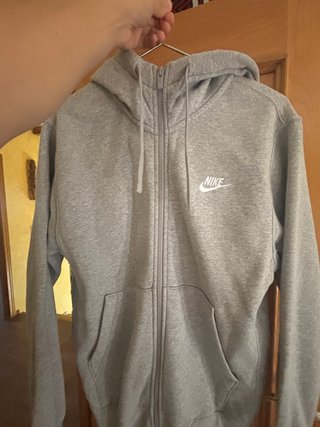 Chaqueta con capucha Nike gris
