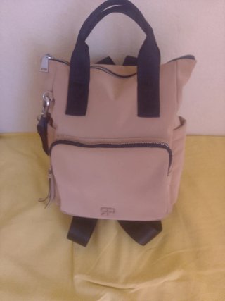 Mochila Beige y Negra