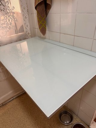 Mesa auxiliar plegable de cristal blanca