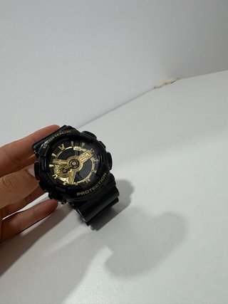 Reloj Casio G-Shock Negro y Dorado