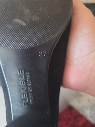 Zapatos de tacón negros con hebilla