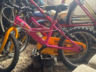 Bicicleta infantil rosa y naranja