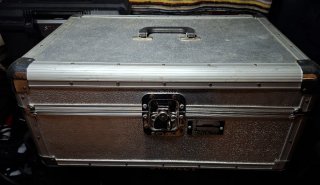Maleta de aluminio para 20 micrófonos