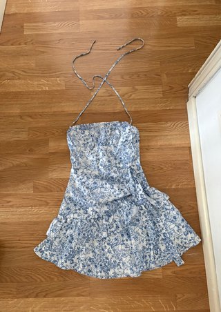 Vestido veraniego estampado azul y blanco