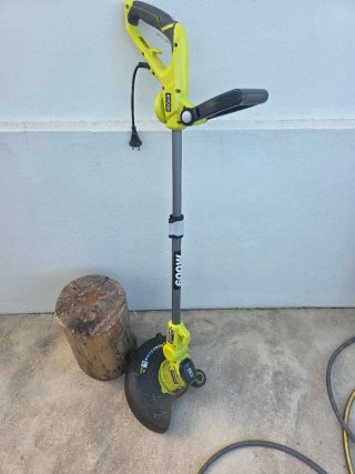 Aparador de relva elétrico Ryobi 600W