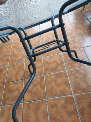 Tavolo rotondo da esterno in vetro e metallo