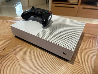 Xbox one s 1 Tb