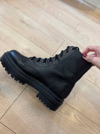 Botines de cordones negros