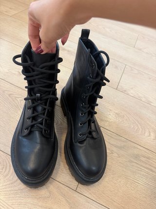 Botines de cordones negros