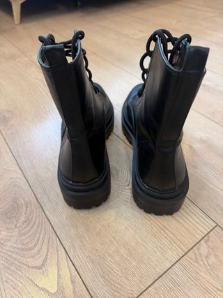 Botines de cordones negros