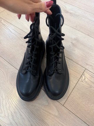 Botines de cordones negros