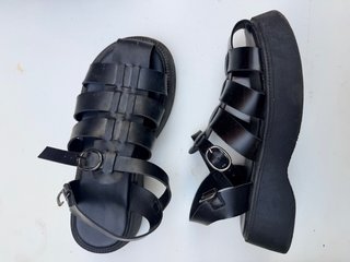 Sandalias negras plataforma