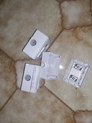 Lotto 3 cassette stagne da parete con prese rete R