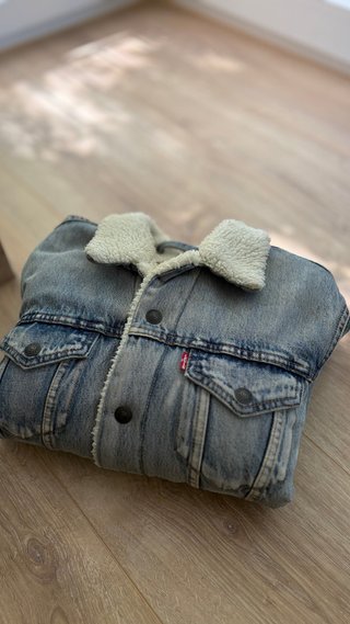 Cazadora Levi's con Borrego