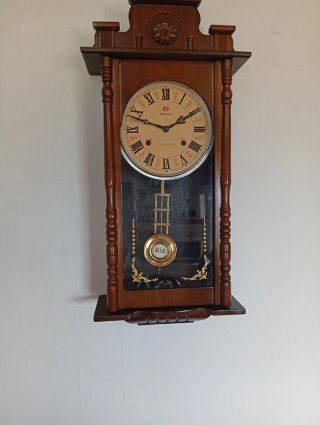 Reloj Frontier antiguo de péndulo