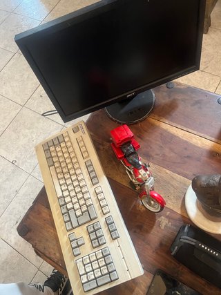 Monitor Acer y Teclado Vintage