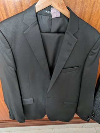 Traje negro clásico