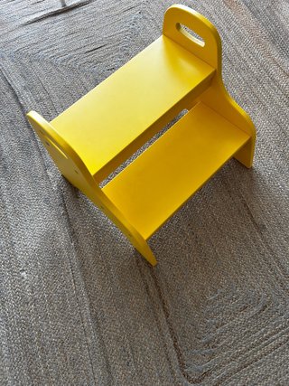 Escalera auxiliar amarilla para niños