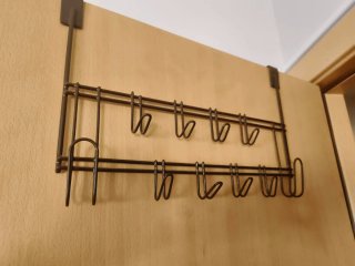Perchero de puerta metálico