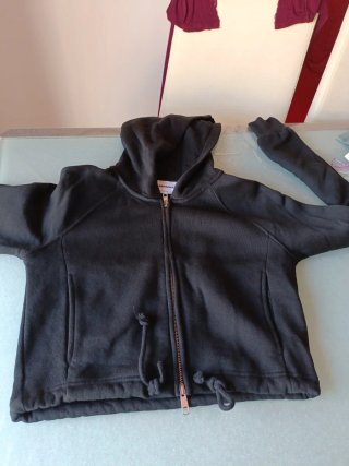 Sudadera corta negra Bershka