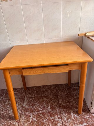 Mesa de Madera con Cajón