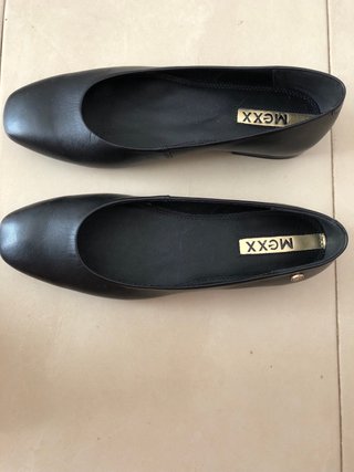 Zapatos piel Nuevos planos MEXX negros