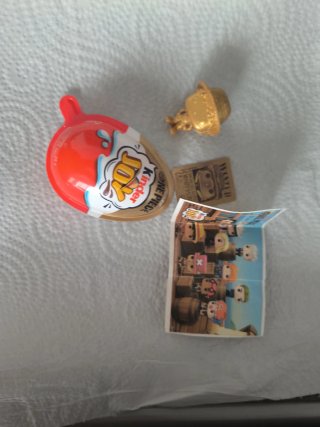 Figura Kinder Joy One Piece Luffy Dorado