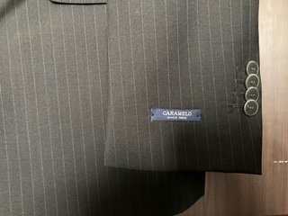 Traje Caramelo Negro Rayas Diplomáticas