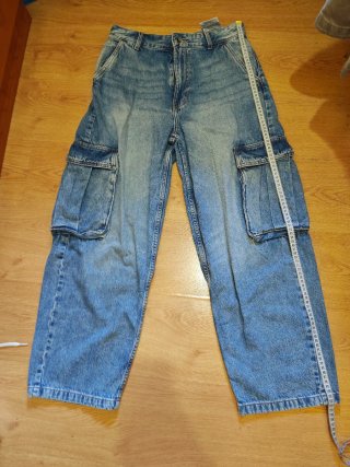 Pantalón denim cargo Bershka