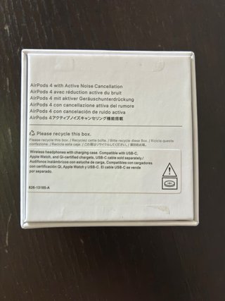 Impecables AirPods 4: Cancelación de Ruido activa.