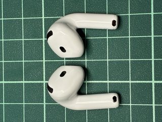 Impecables AirPods 4: Cancelación de Ruido activa.