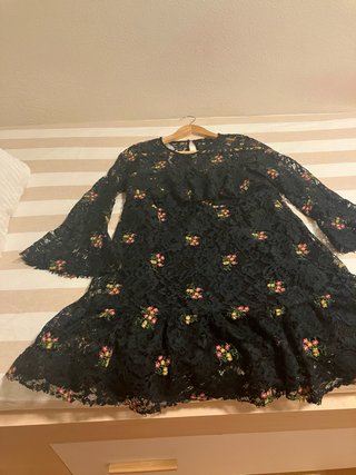 Vestido negro encaje bordado floral
