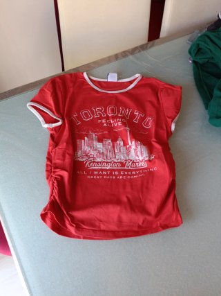 Camiseta Bershka Roja Toronto