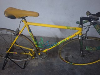 Bicicleta de Carreras Vitoria Amarilla