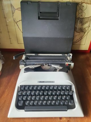 Máquina de escribir Olivetti Lettera 10