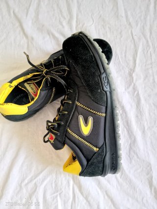 Zapatos COFRA negros y amarillos