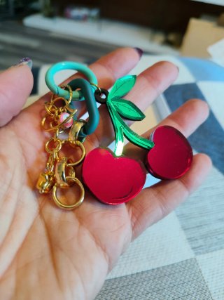 Llavero  de Metacrilato con Forma de Cerezas