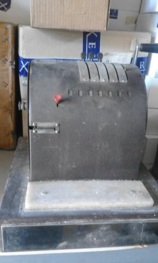 Máquina sumadora antigua