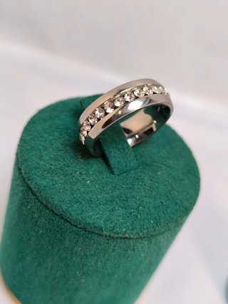 Anillo Titanio Plateado con Circonitas color plata