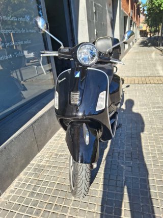 Vespa GTS Super 125 cc Negra
