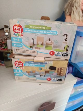 Casita de muñecas de madera