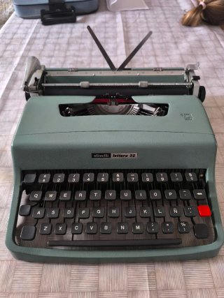 Máquina de escribir Olivetti Lettera 32